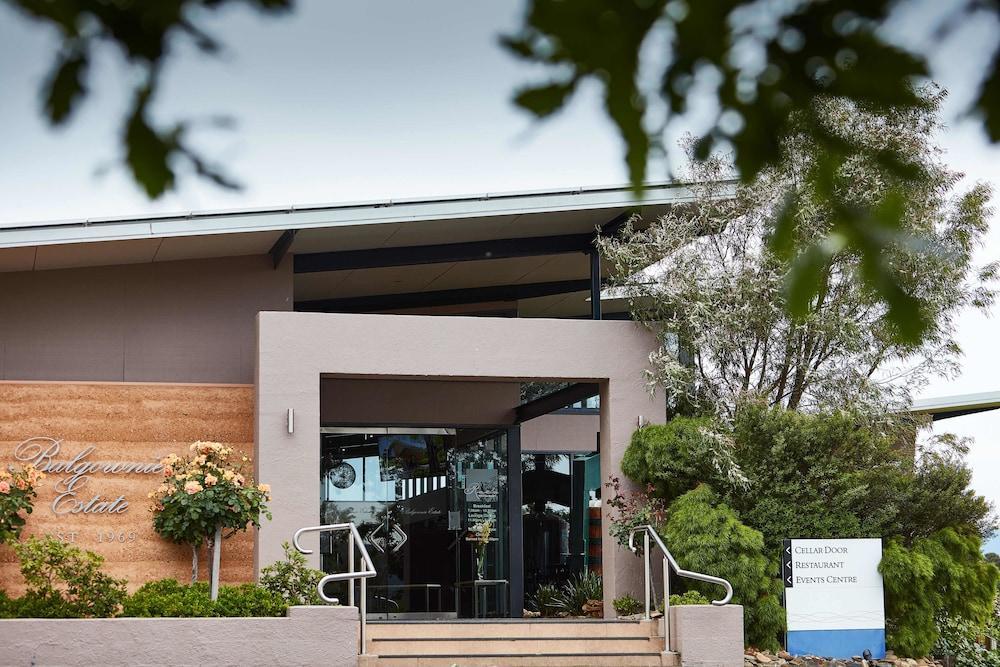 Balgownie Estate Yarra Valley Yarra Glen Eksteriør bilde Entrance to the National Museum of Australia