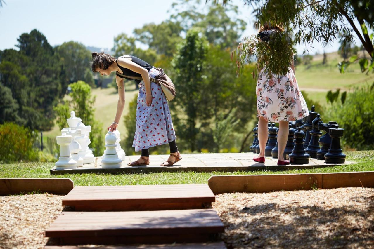 Balgownie Estate Yarra Valley Yarra Glen Eksteriør bilde The giant chess set at the Hunter Valley Gardens